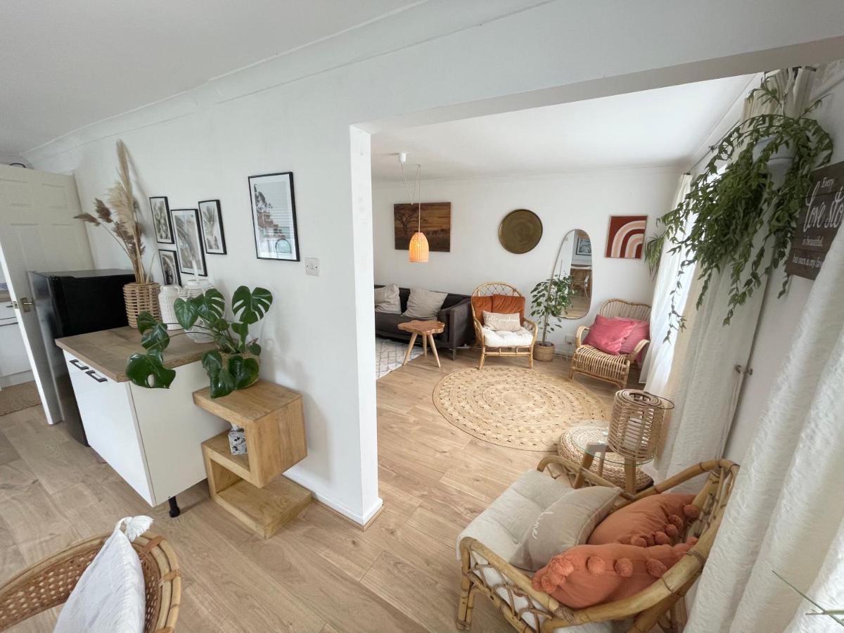 The Barefoot Bungalow In Picturesque Prestatyn Eksteriør billede